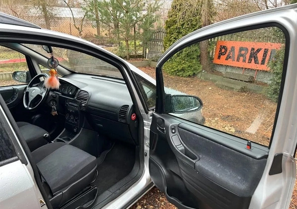 Opel Zafira cena 6250 przebieg: 313100, rok produkcji 2001 z Częstochowa małe 137